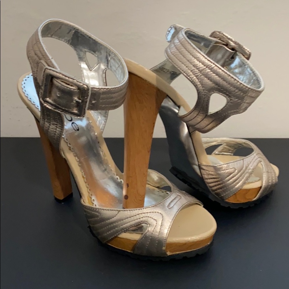Bebe Metallic high heel wood platform